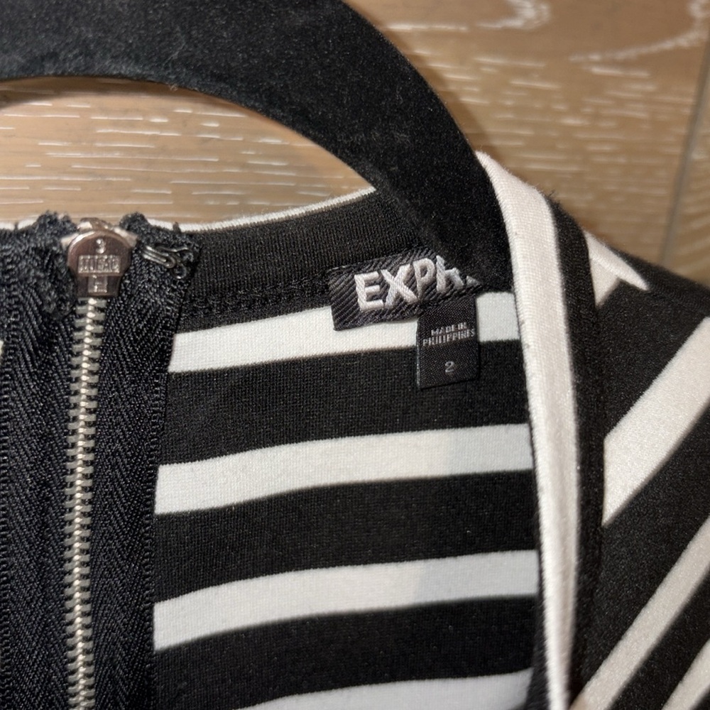 EXPRESS DRESS - Picture 4 of 4